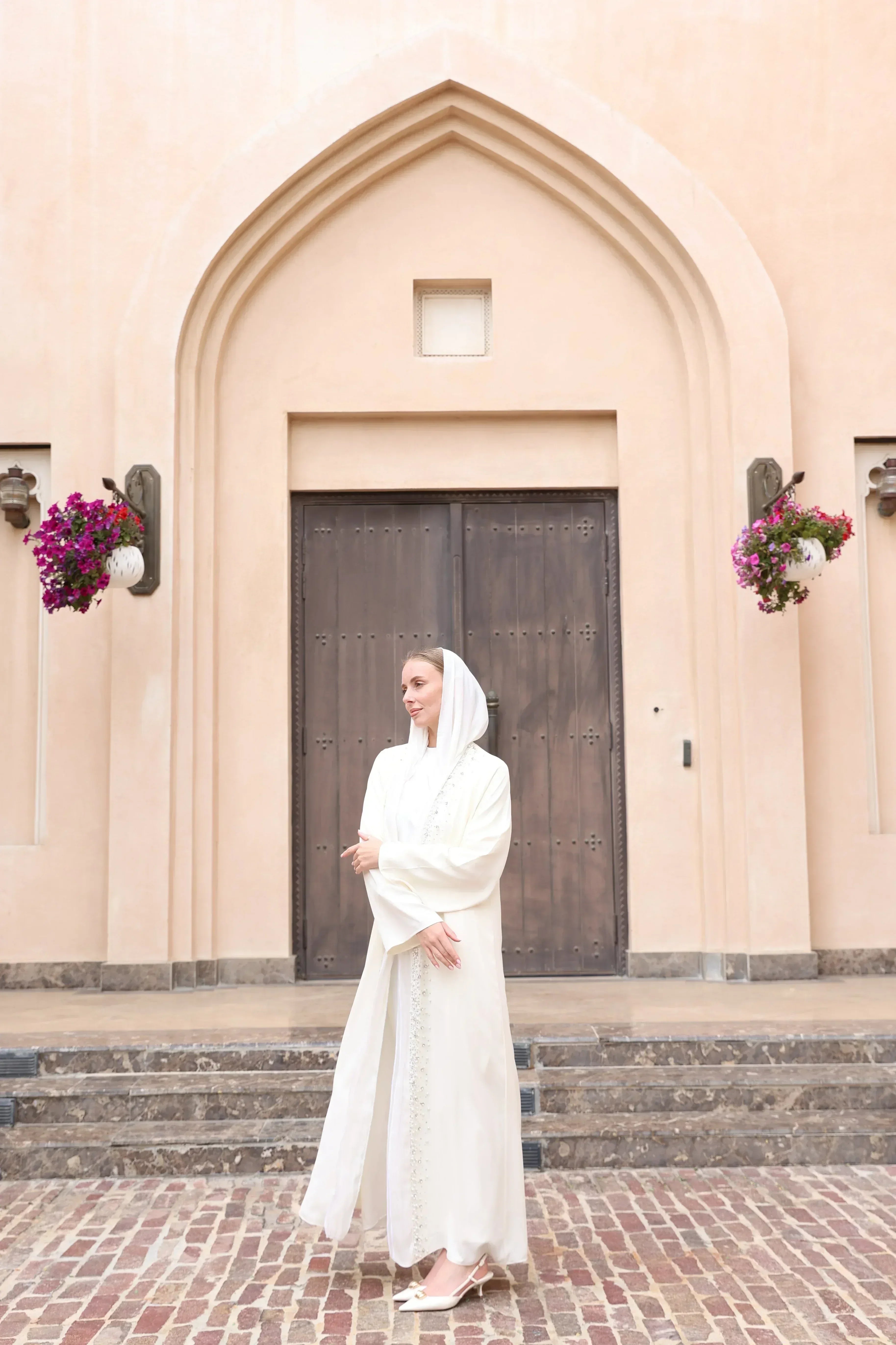 Özel İnci Taş İşlemeli Garni Detay Abaya - VIADEL Atelier