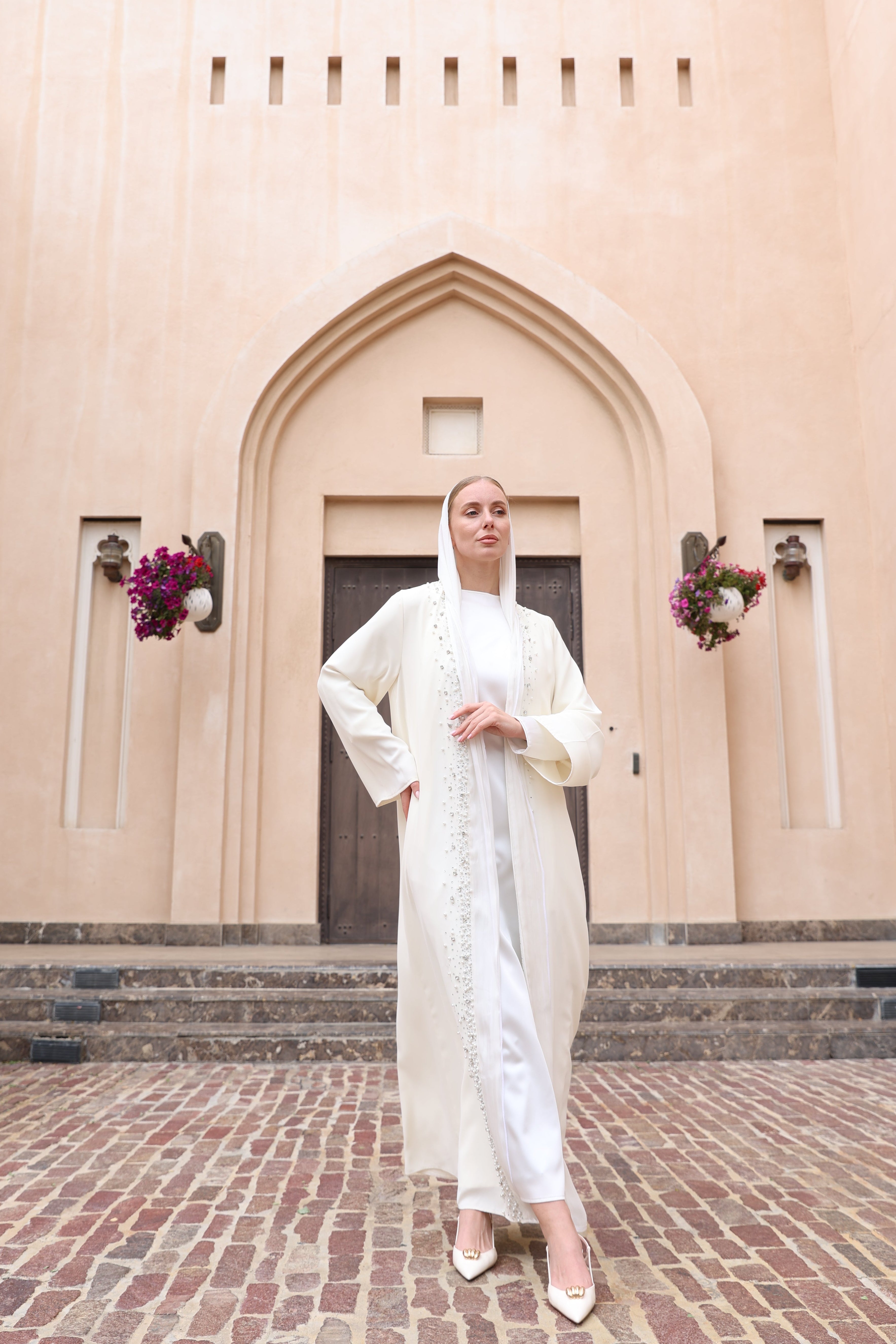 Özel İnci Taş İşlemeli Garni Detay Abaya