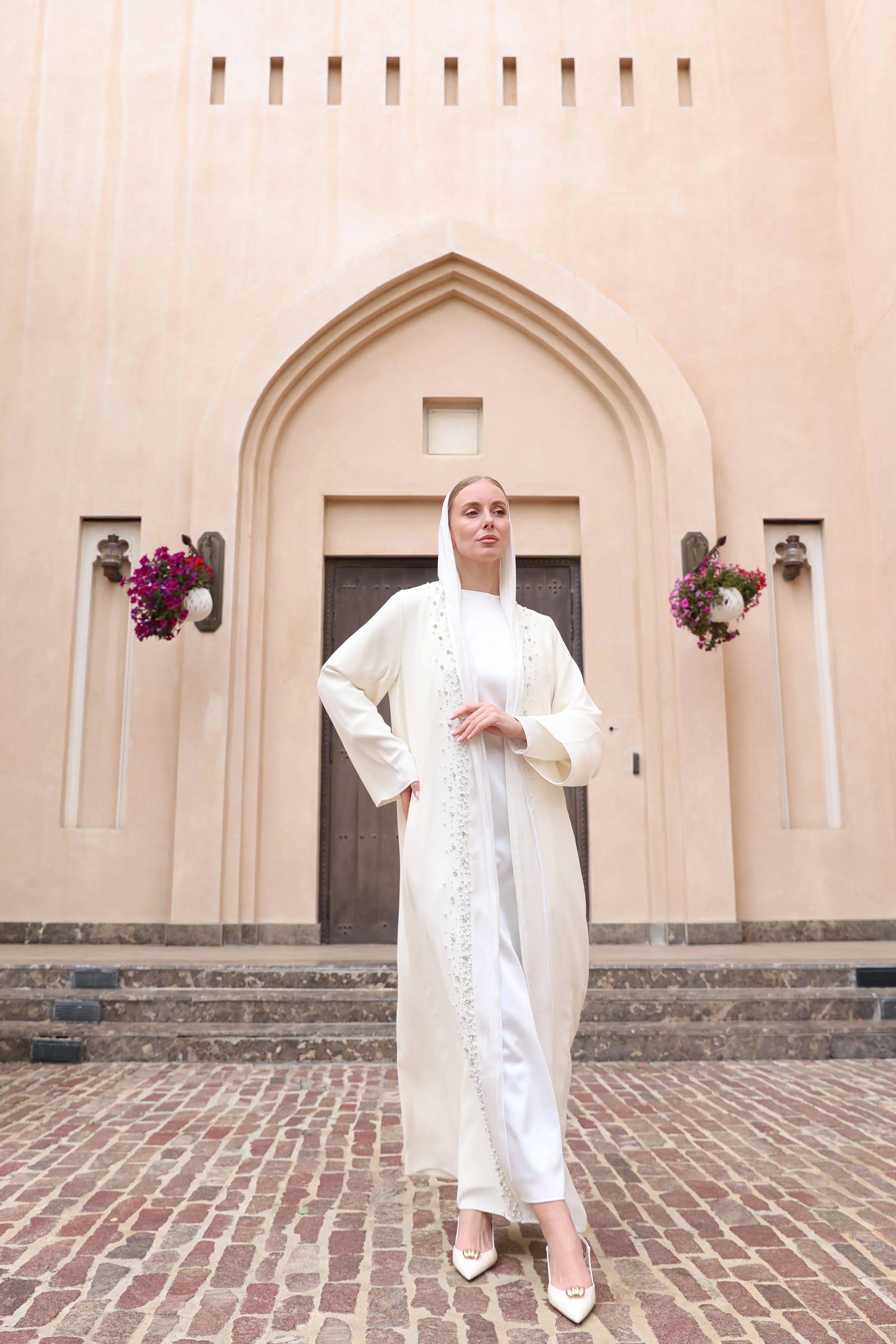 Özel İnci Taş İşlemeli Garni Detay Abaya - VIADEL Atelier