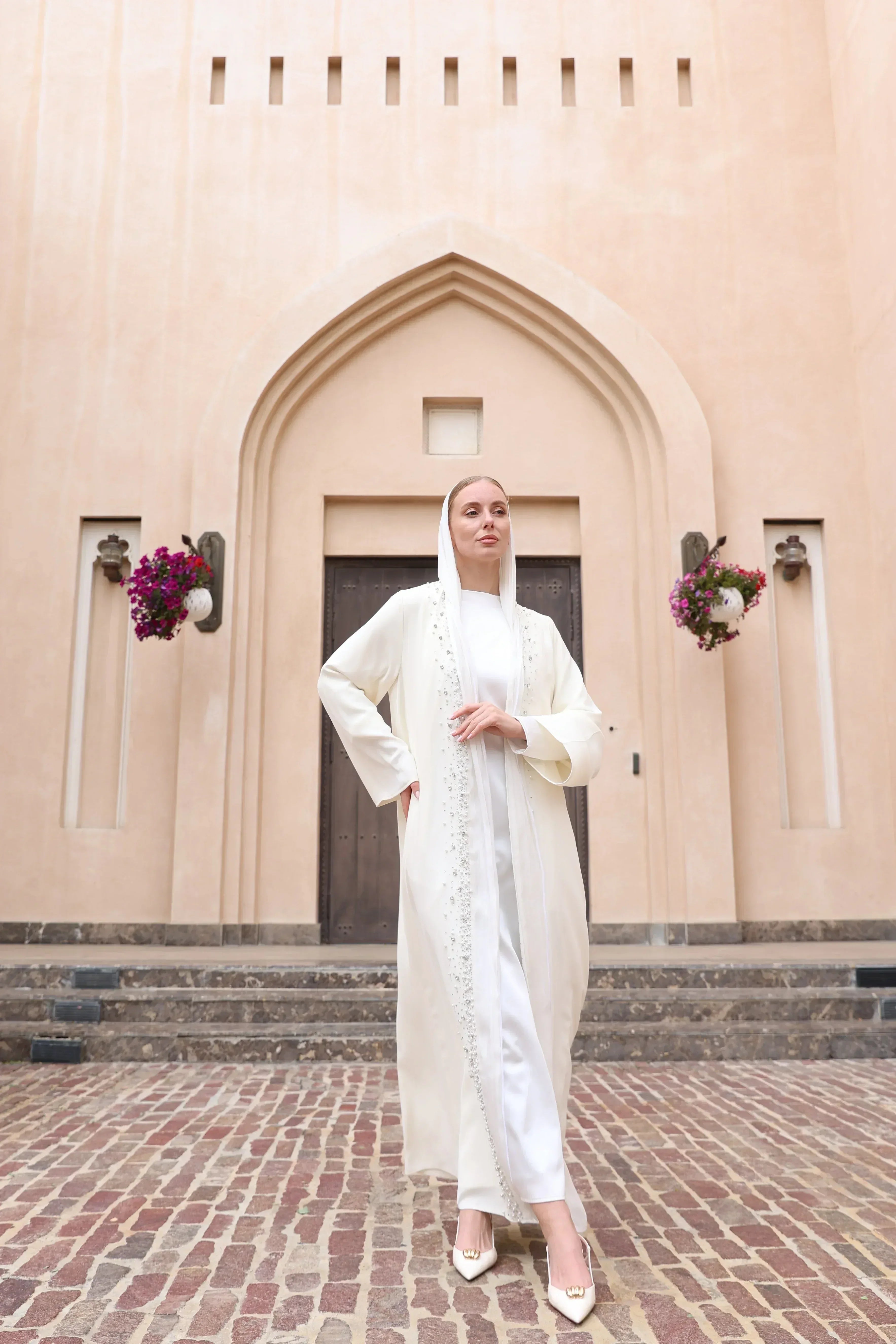 Özel İnci Taş İşlemeli Garni Detay Abaya - VIADEL Atelier