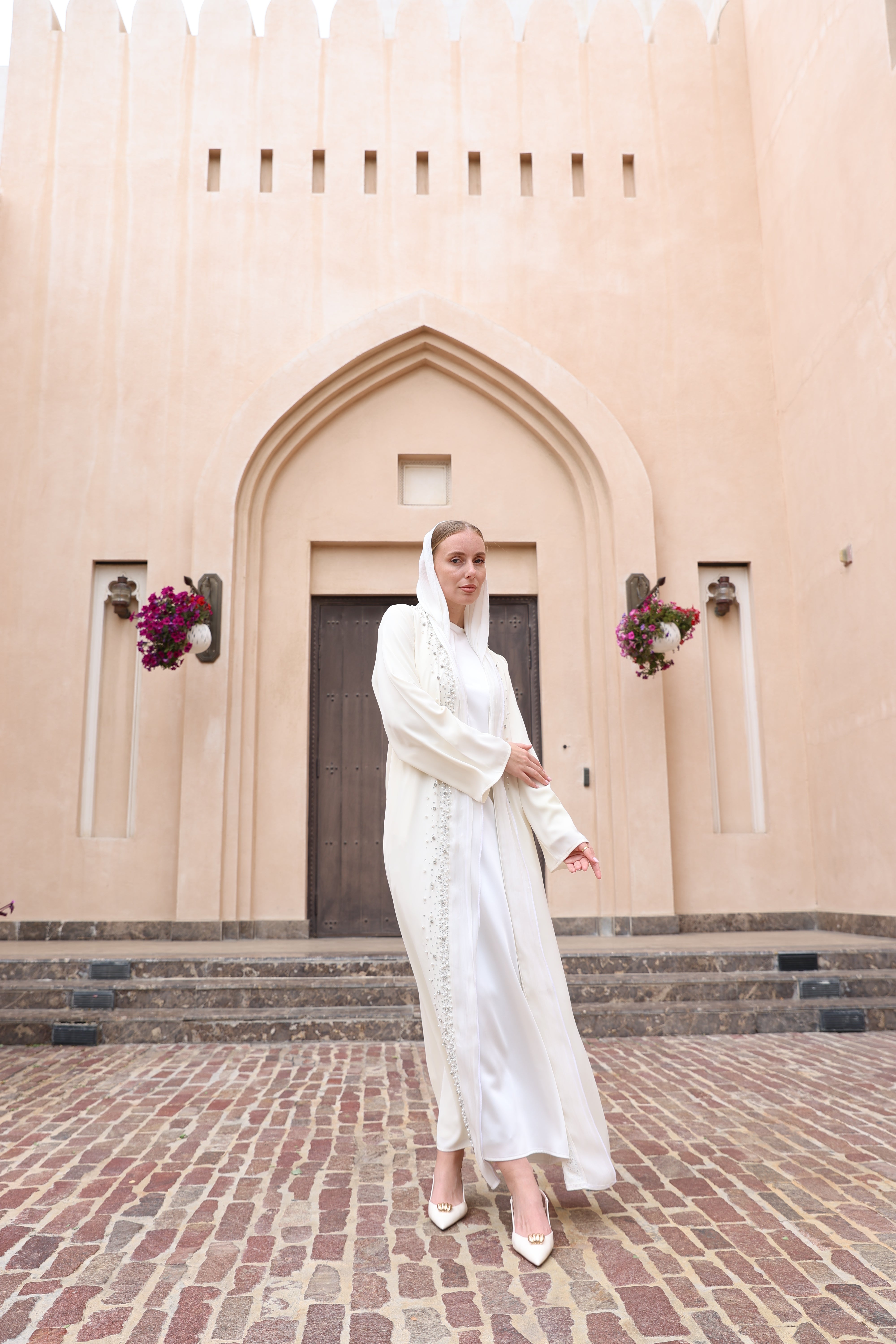 Özel İnci Taş İşlemeli Garni Detay Abaya