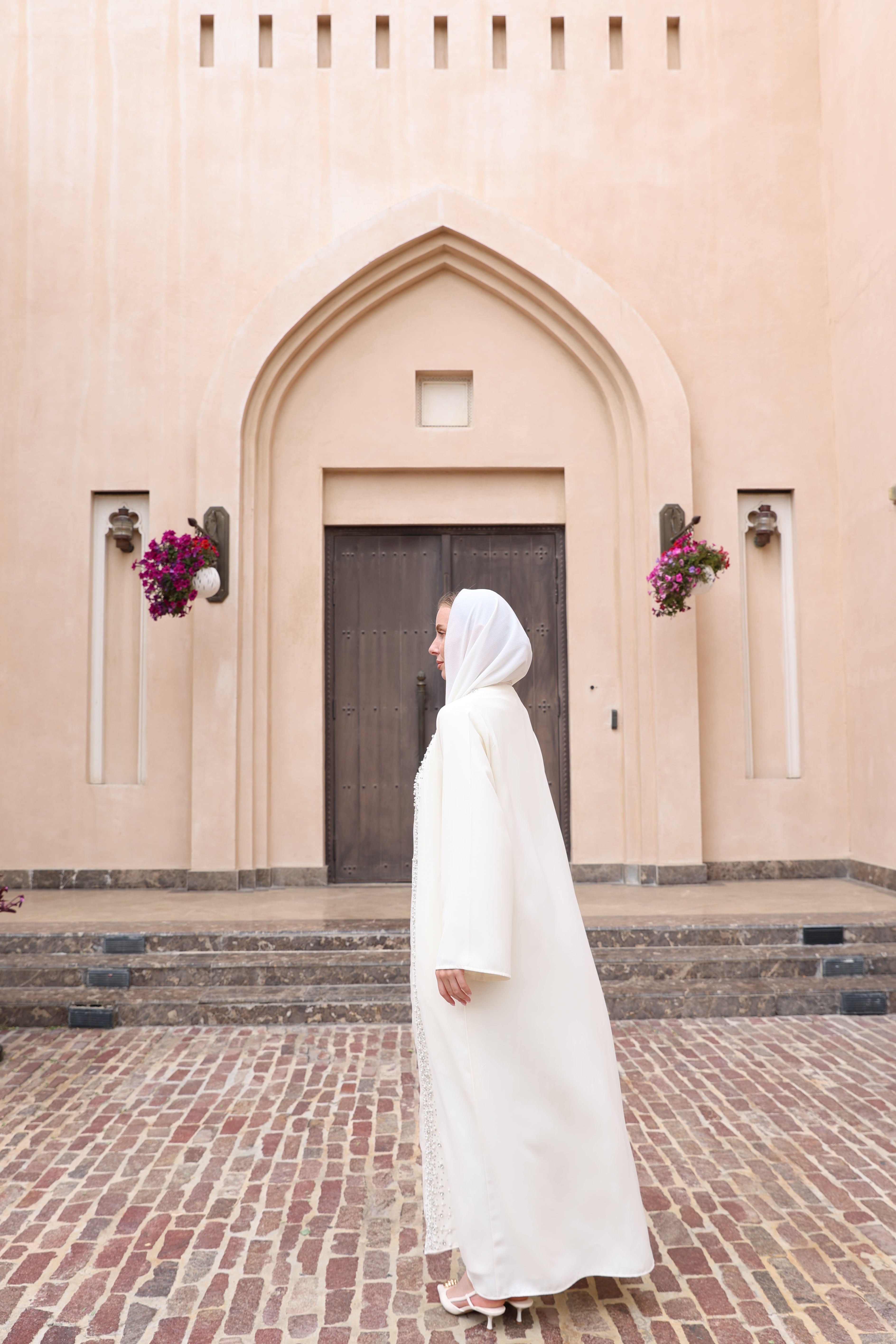 Özel İnci Taş İşlemeli Garni Detay Abaya