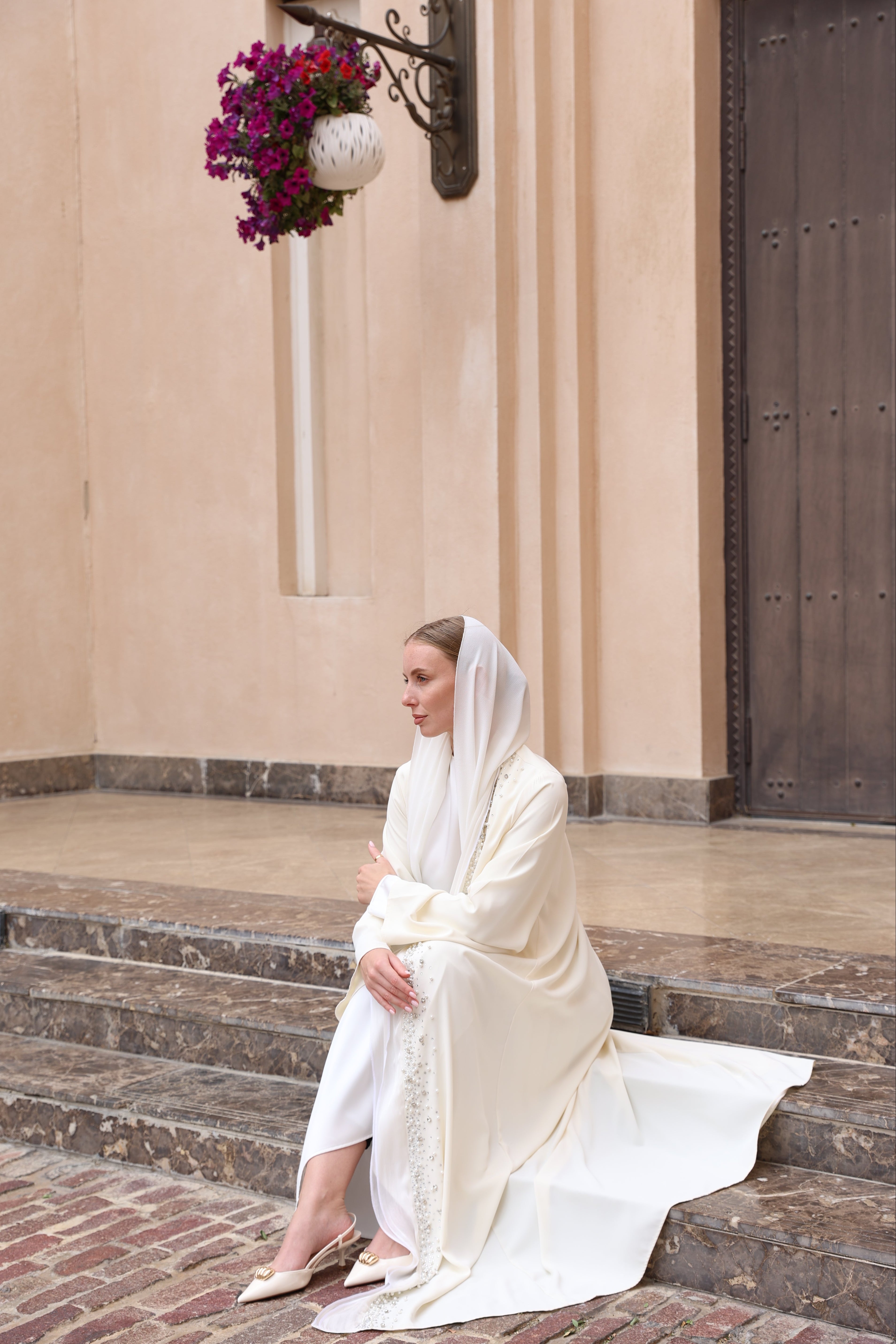 Özel İnci Taş İşlemeli Garni Detay Abaya