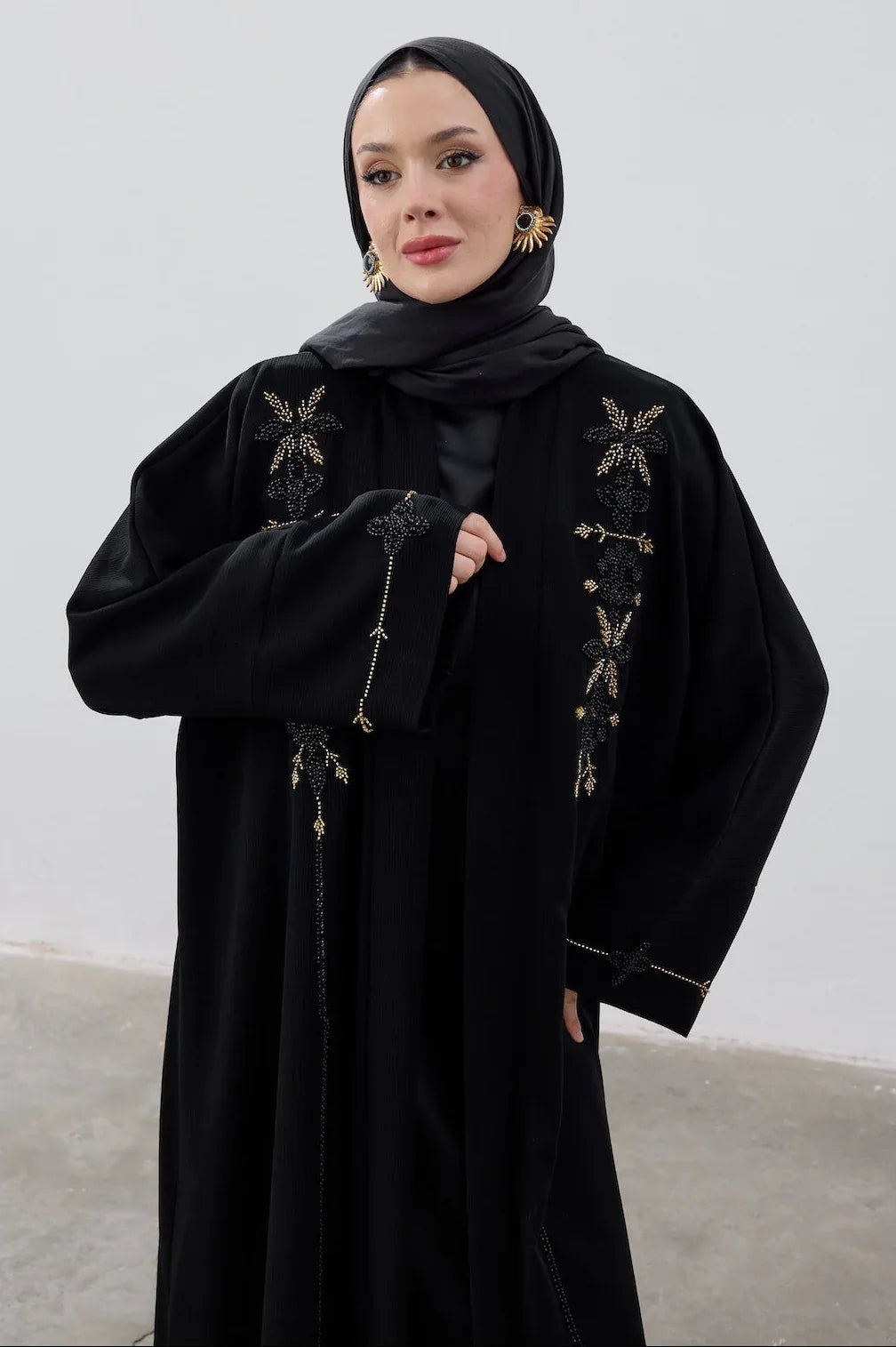 El İşlemeli Boncuk Detaylı Abaya - VIADEL Atelier