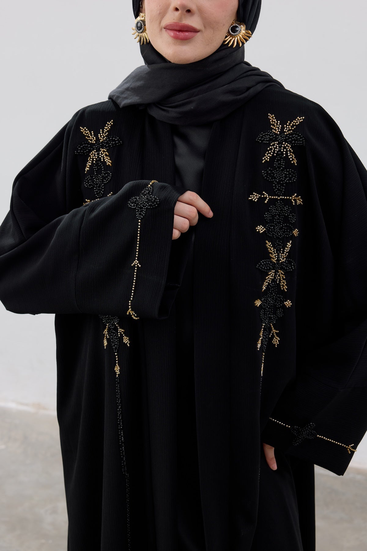 El İşlemeli Boncuk Detaylı Abaya