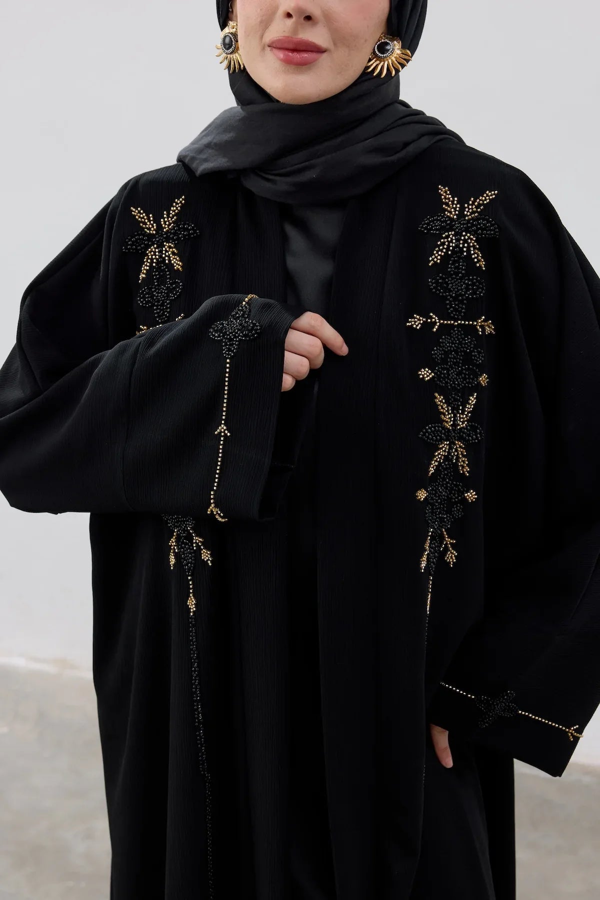 El İşlemeli Boncuk Detaylı Abaya - VIADEL Atelier