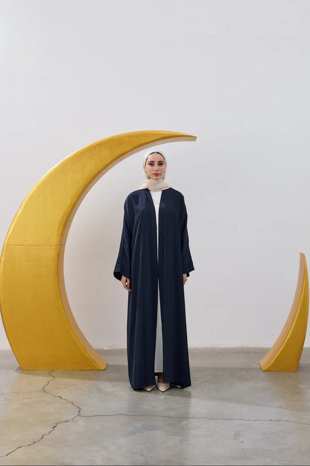 Sırt Taş İşlemeli Hilal Abaya - VIADEL Atelier