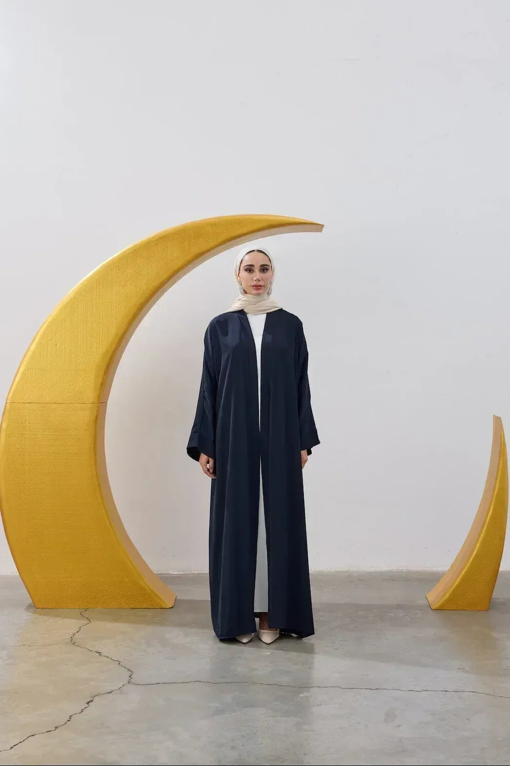 Sırt Taş İşlemeli Hilal Abaya - VIADEL Atelier