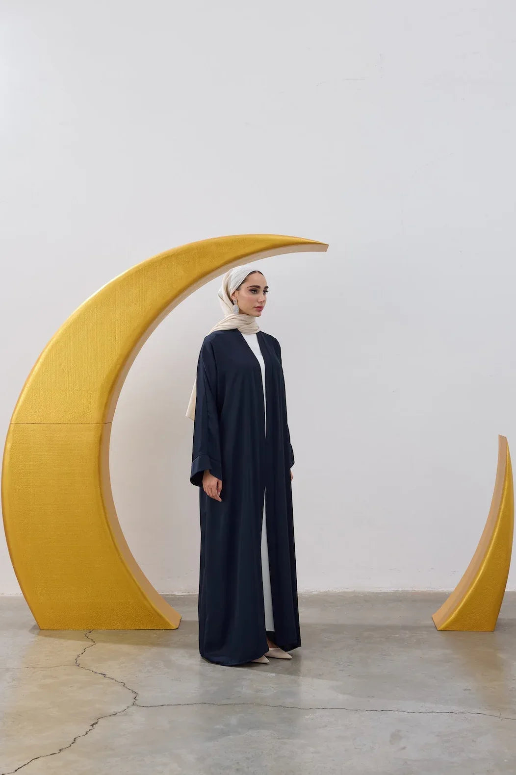 Sırt Taş İşlemeli Hilal Abaya - VIADEL Atelier