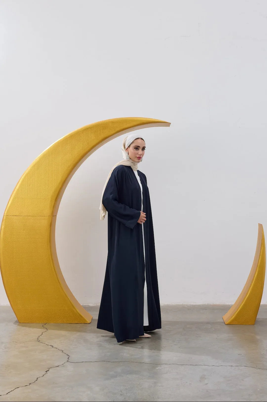 Sırt Taş İşlemeli Hilal Abaya - VIADEL Atelier