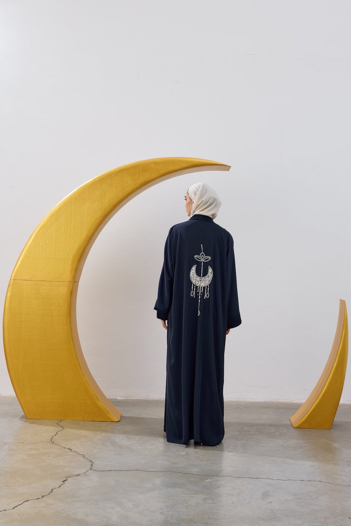 Sırt Taş İşlemeli Hilal Abaya