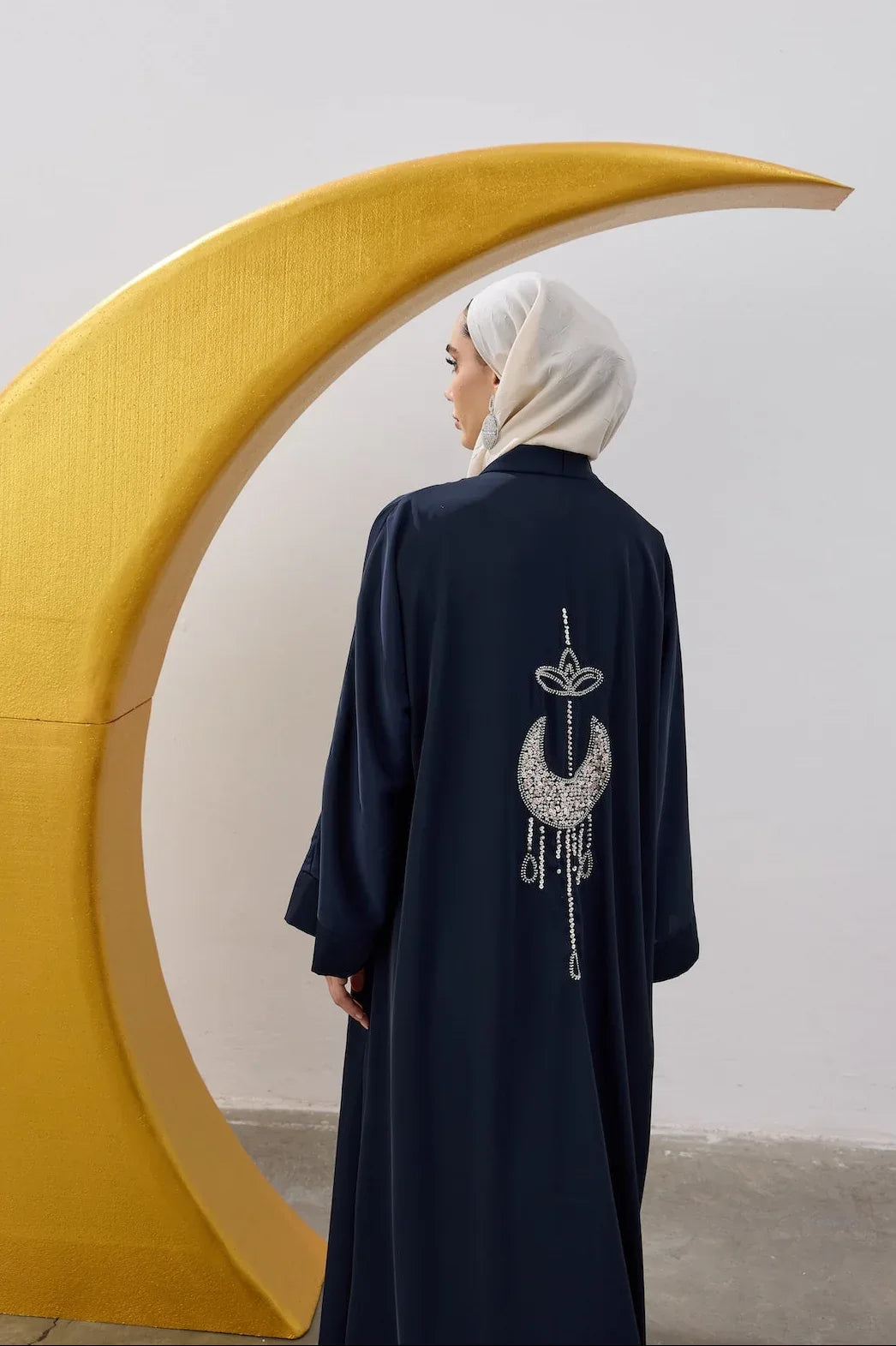 Sırt Taş İşlemeli Hilal Abaya - VIADEL Atelier