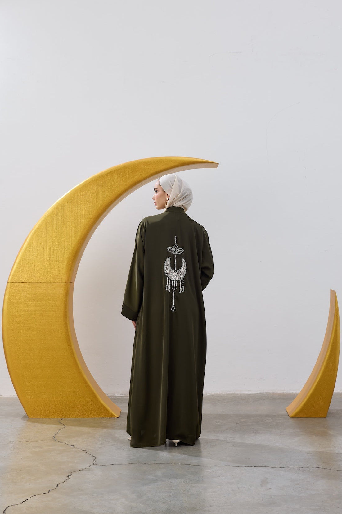 Sırt Taş İşlemeli Hilal Abaya