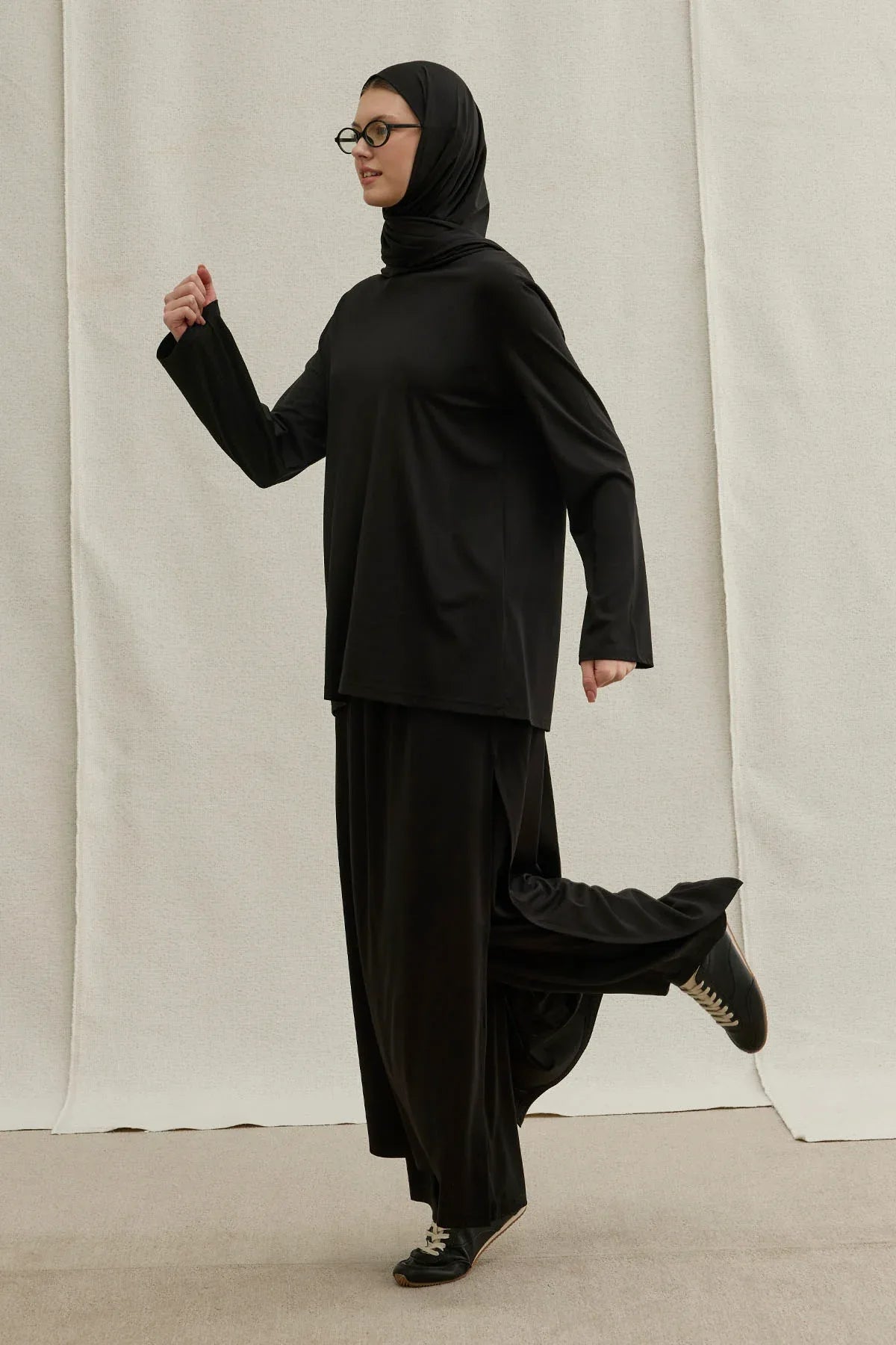 Active Modest Hooded Black Sportswear Set