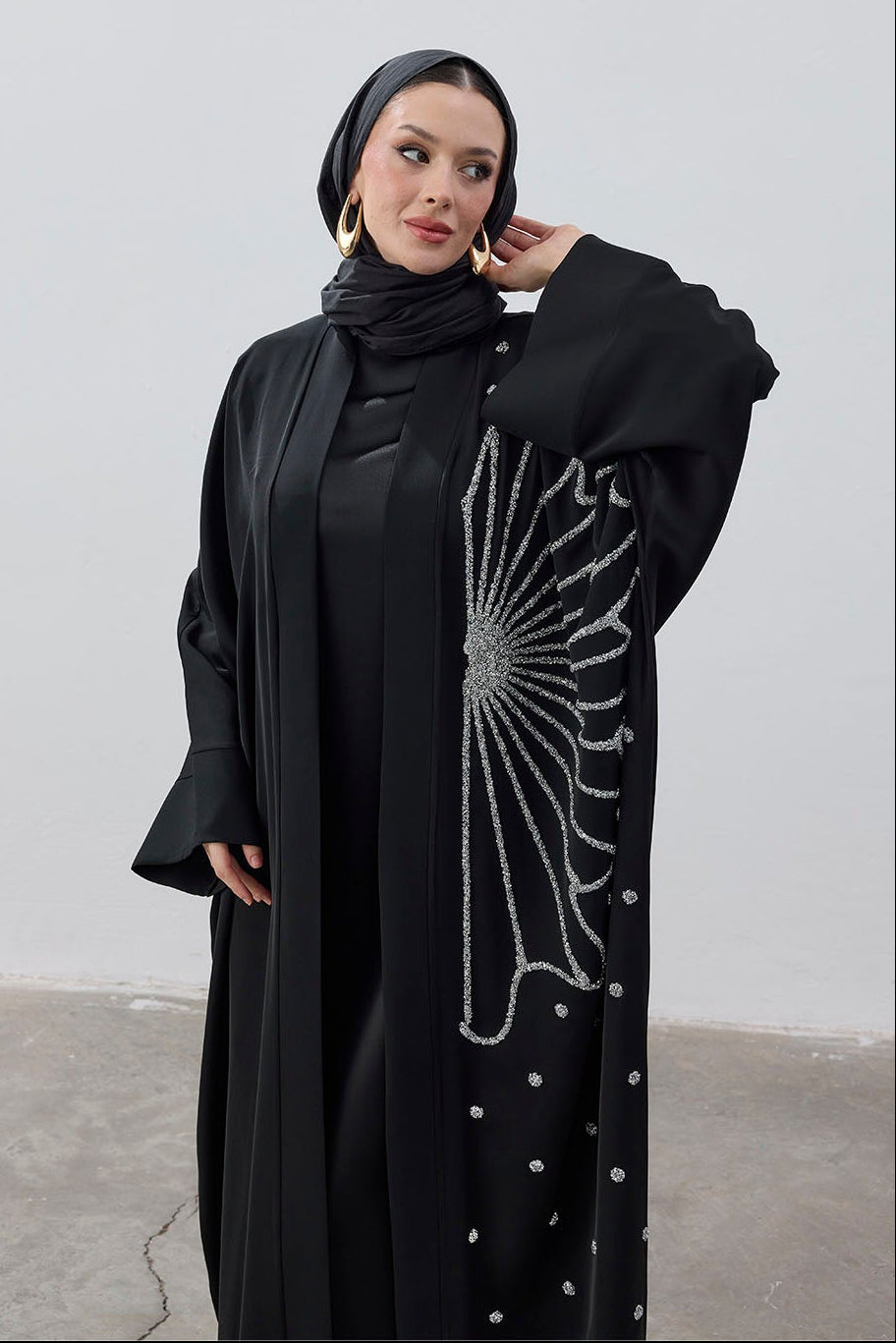 Damla Taş işlemeli Yarım Çiçek Siyah Abaya