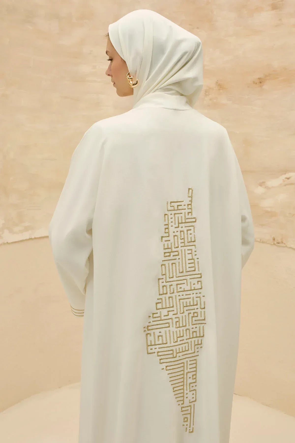 Tasarım Sırt Geometrik Şehir Haritalı Nakış İşlemeli Beyaz Abaya