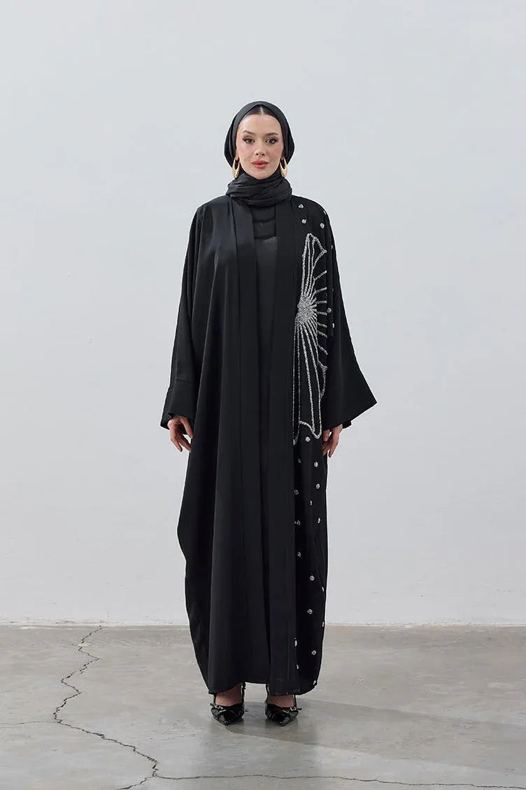 Damla Taş işlemeli Yarım Çiçek Siyah Abaya - VIADEL Atelier