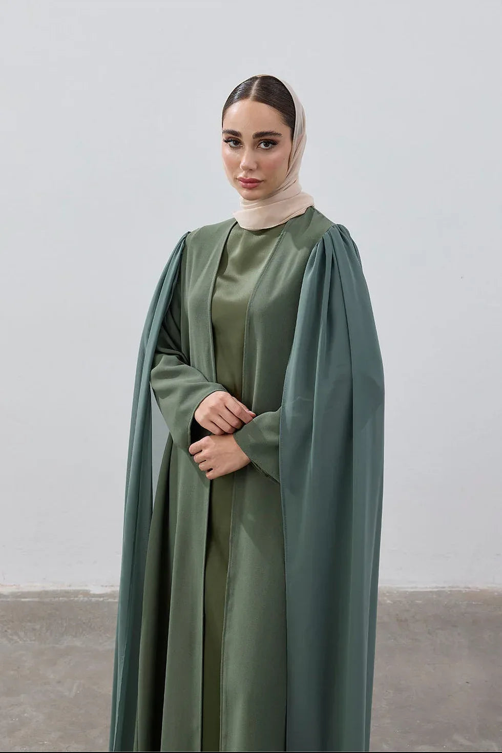 Haki Yeşil Şifon Pelerin Abaya - VIADEL Atelier