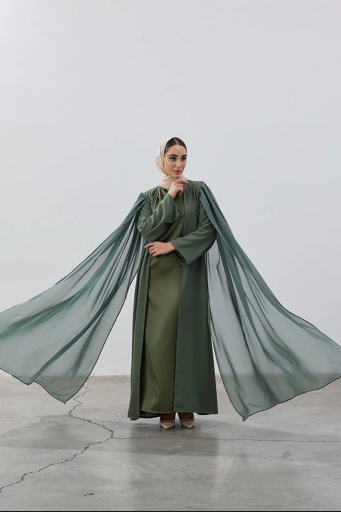 Haki Yeşil Şifon Pelerin Abaya - VIADEL Atelier