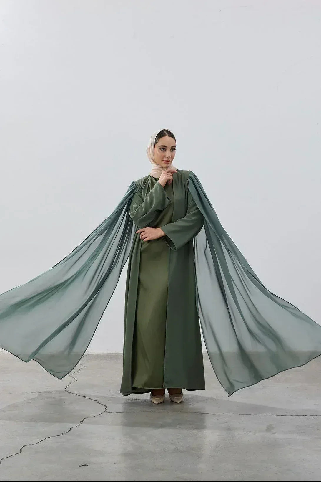 Haki Yeşil Şifon Pelerin Abaya - VIADEL Atelier