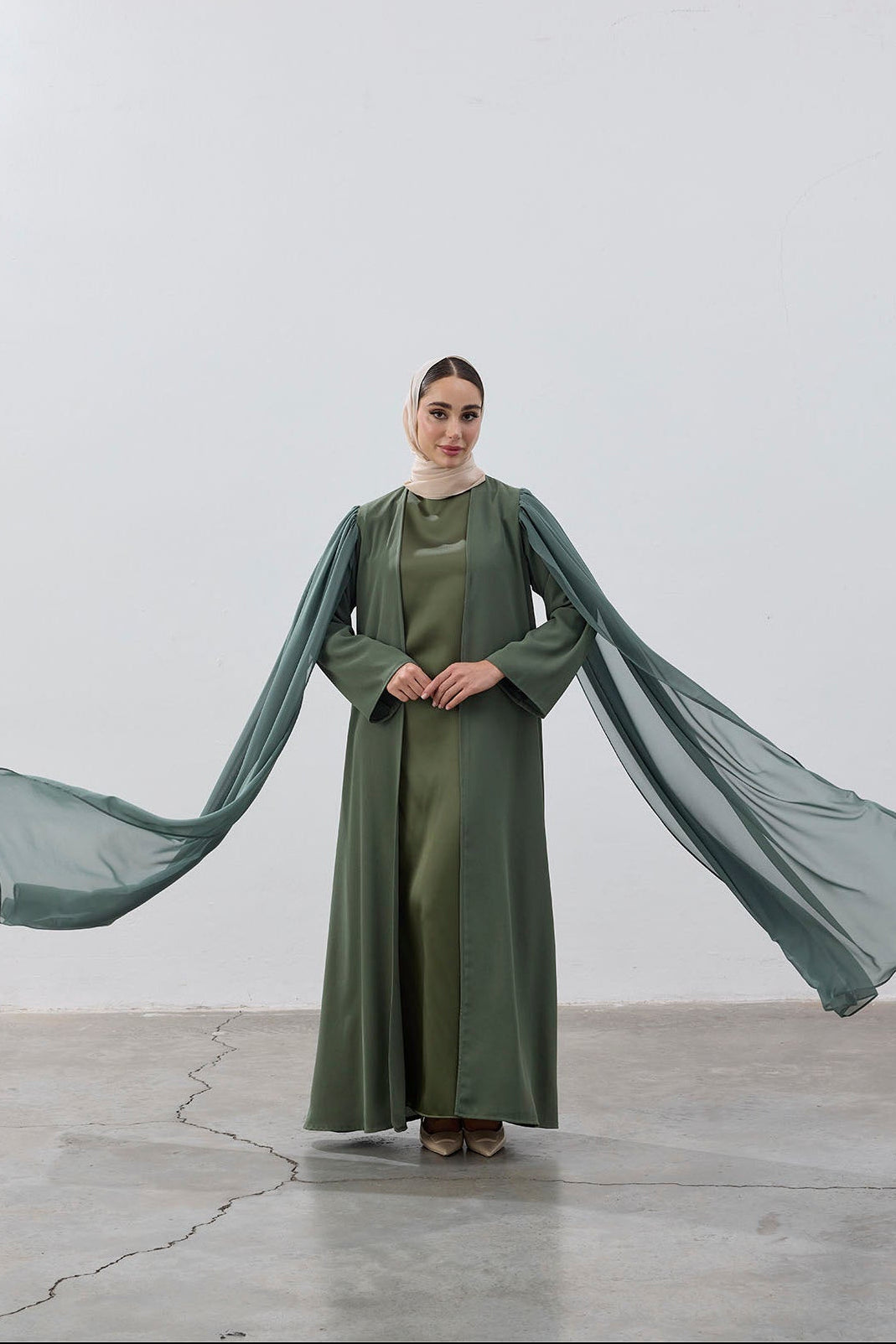 Haki Yeşil Şifon Pelerin Abaya