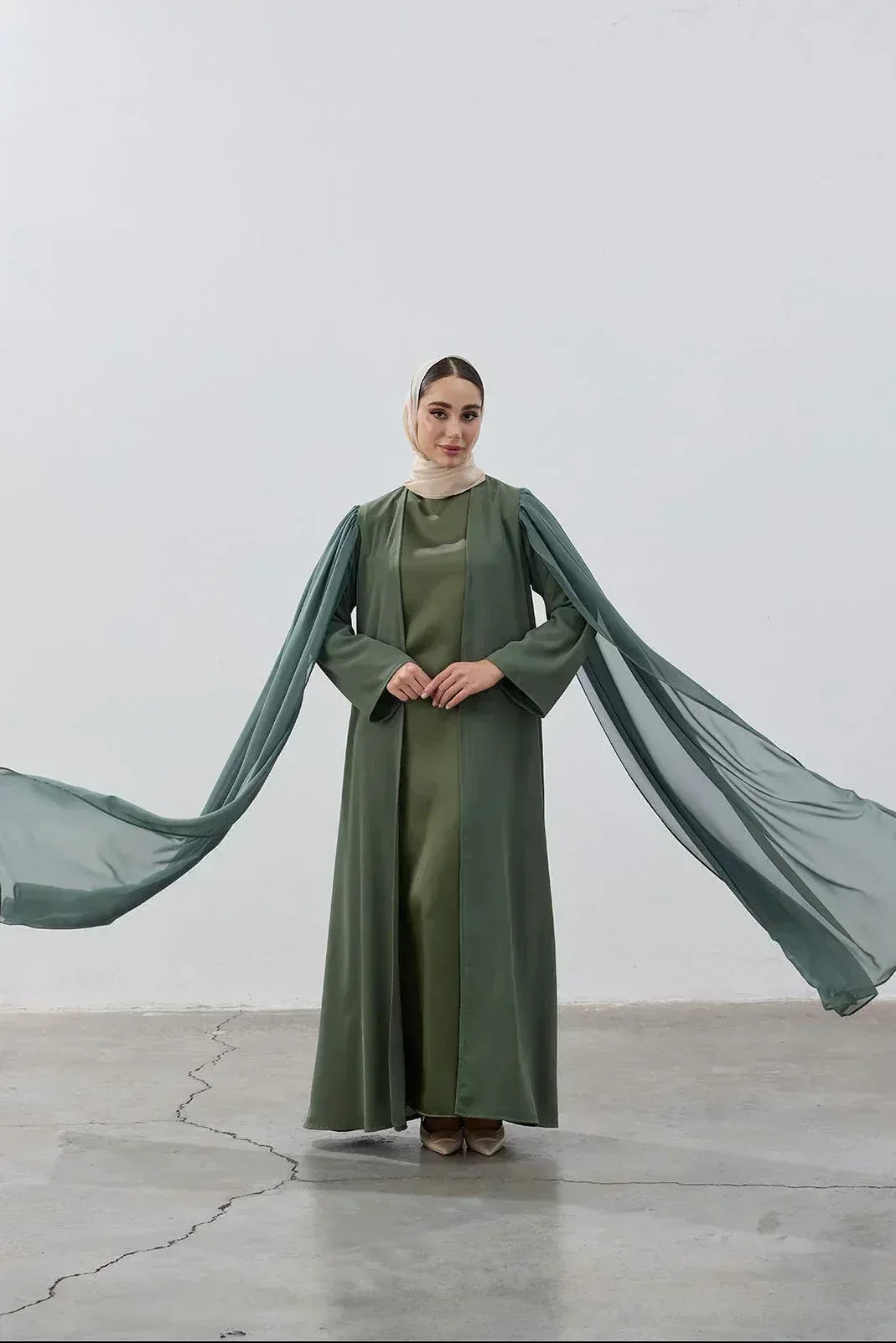 Haki Yeşil Şifon Pelerin Abaya - VIADEL Atelier