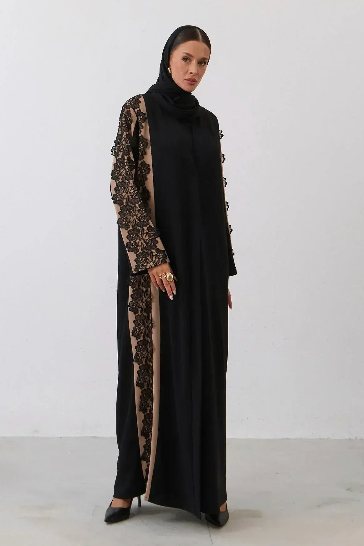 Çiçek Motif Dantelli Kol Abaya - VIADEL Atelier
