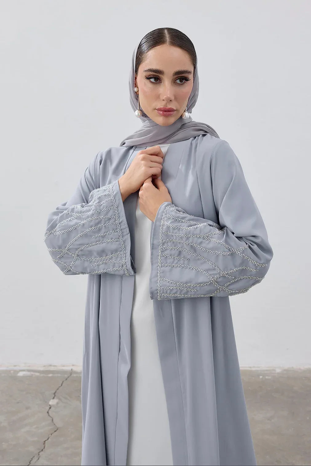 Boncuk Nakışlı Dubai Kumaş Abaya - VIADEL Atelier