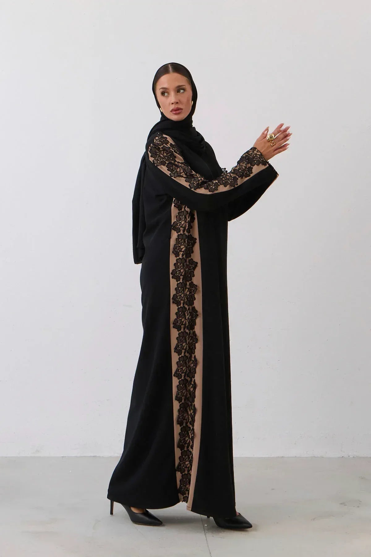 Çiçek Motif Dantelli Kol Abaya - VIADEL Atelier