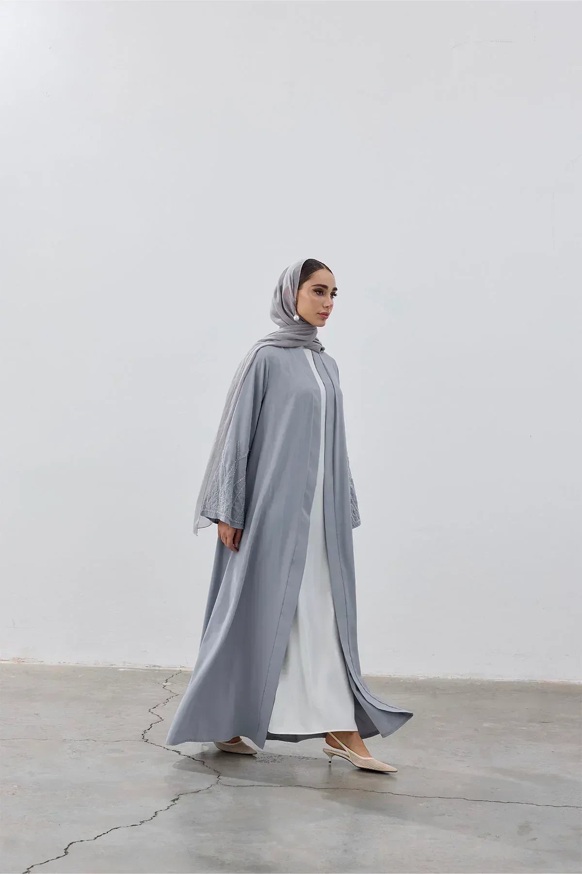 Boncuk Nakışlı Dubai Kumaş Abaya - VIADEL Atelier