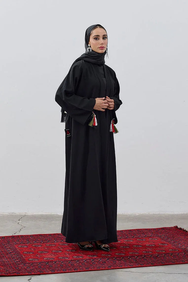 Tasarım Sırt Çiçek Motifli Nakış İşlemeli Abaya - VIADEL Atelier