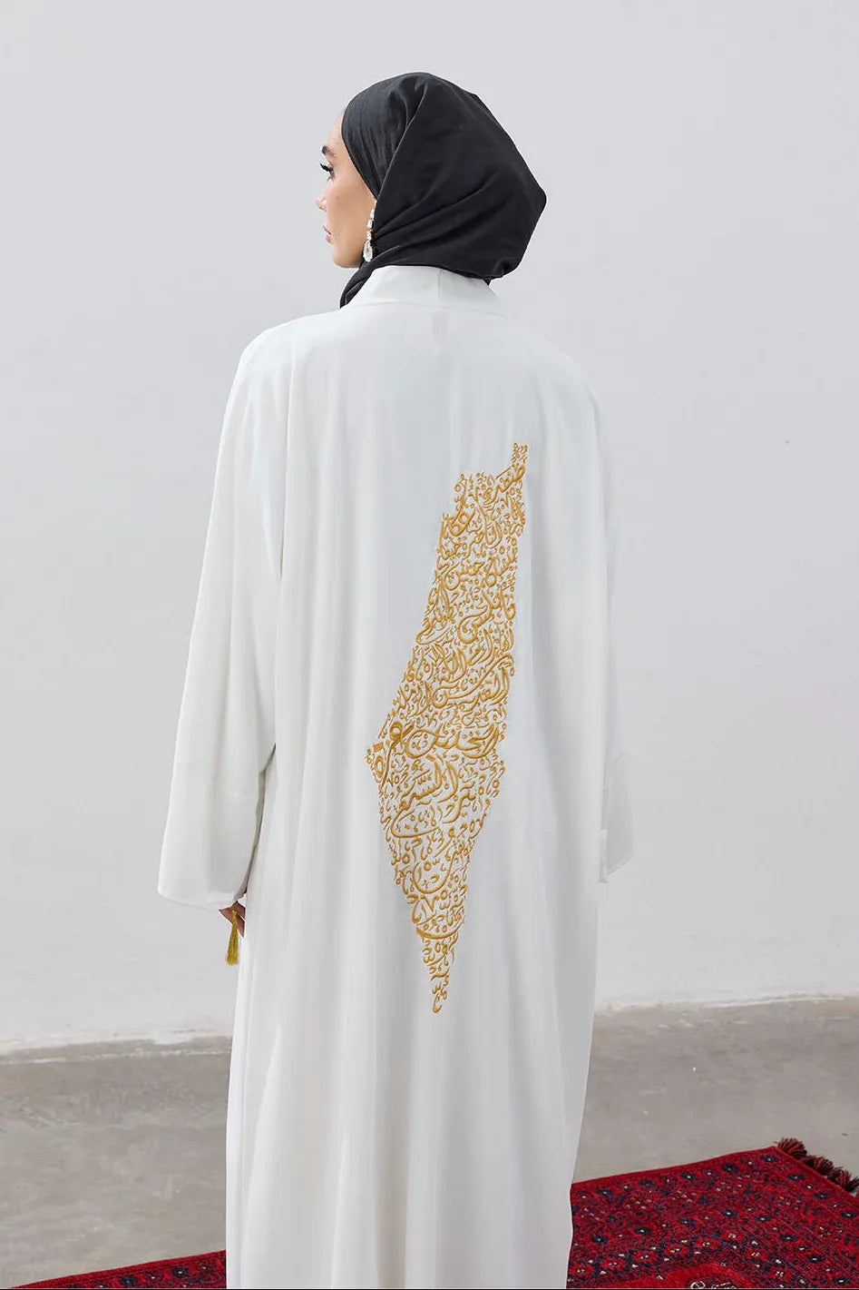 Tasarım Sırt Şehir Haritalı Nakış İşlemeli Abaya - VIADEL Atelier