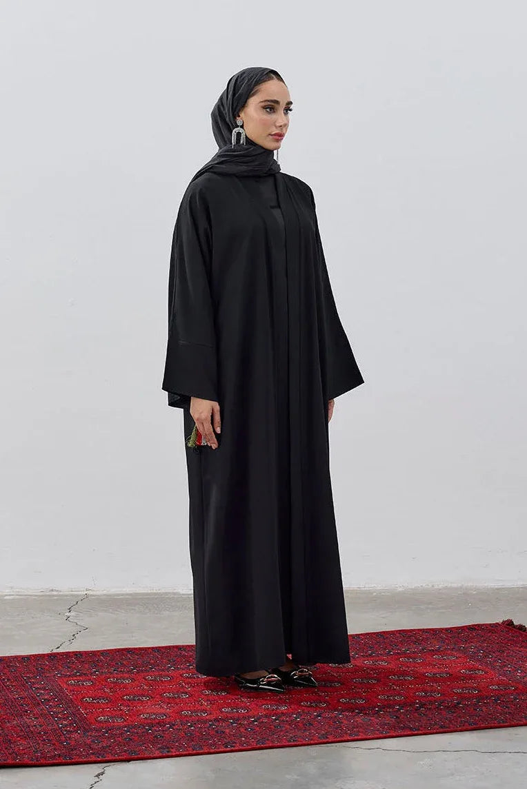 Tasarım Sırt Çiçek Motifli Nakış İşlemeli Abaya - VIADEL Atelier