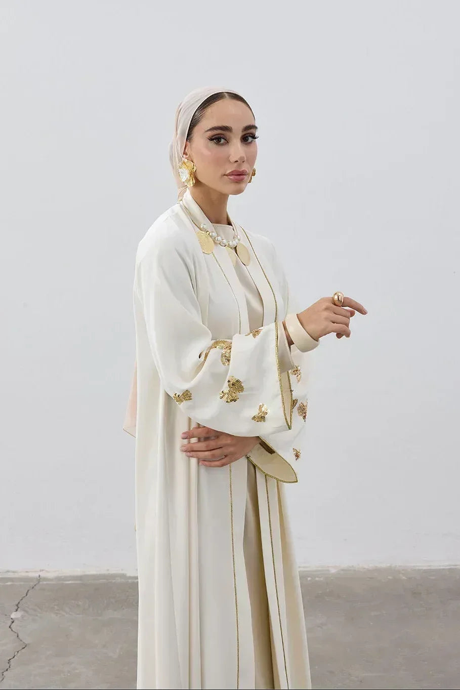 Pullu Kelebek Kol Detaylı Şerit Abaya - VIADEL Atelier