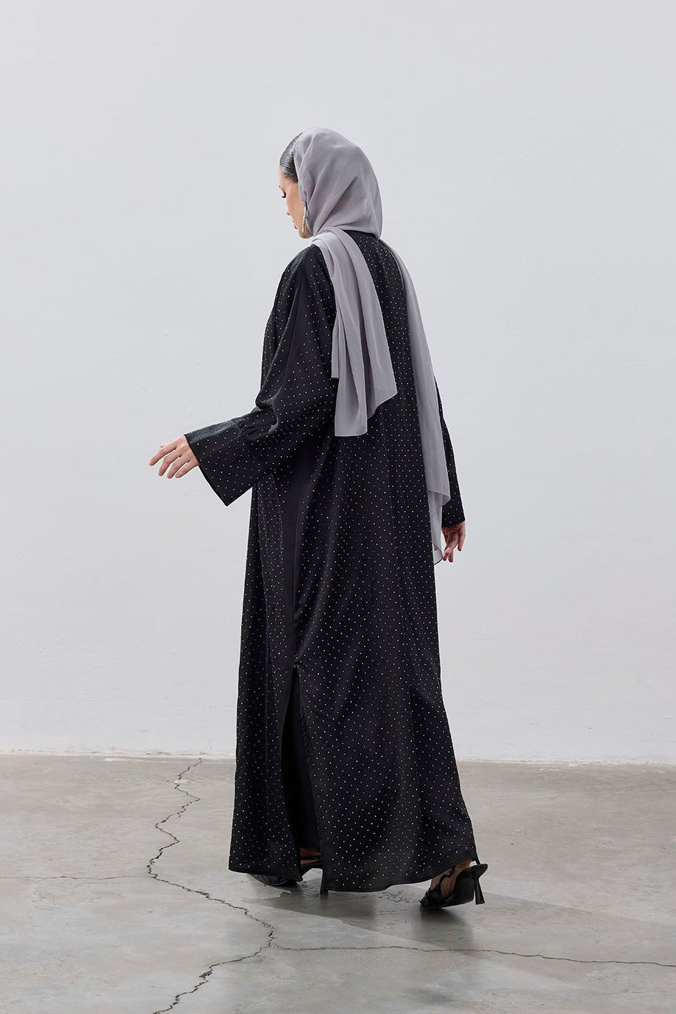 Taşlı Kum Saten Yırtmaçlı Abaya