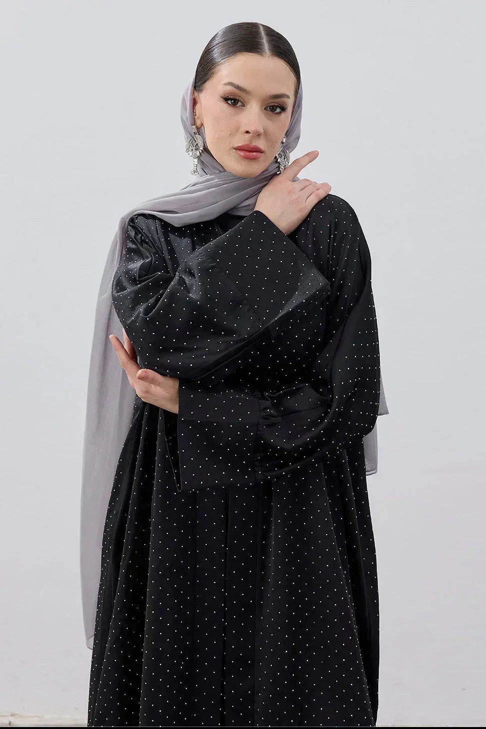 Taşlı Kum Saten Yırtmaçlı Abaya - VIADEL Atelier