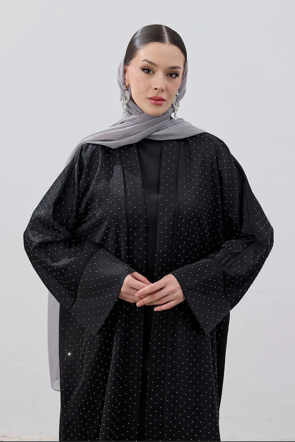 Taşlı Kum Saten Yırtmaçlı Abaya - VIADEL Atelier