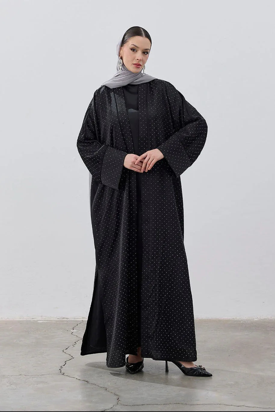Taşlı Kum Saten Yırtmaçlı Abaya - VIADEL Atelier