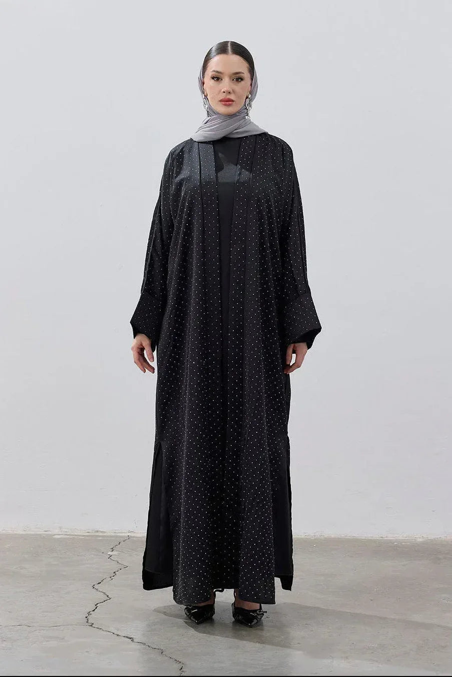 Taşlı Kum Saten Yırtmaçlı Abaya - VIADEL Atelier