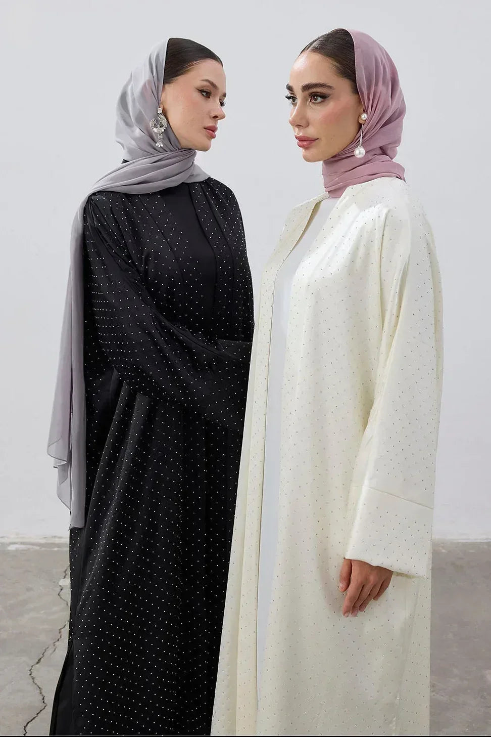Taşlı Kum Saten Yırtmaçlı Abaya - VIADEL Atelier