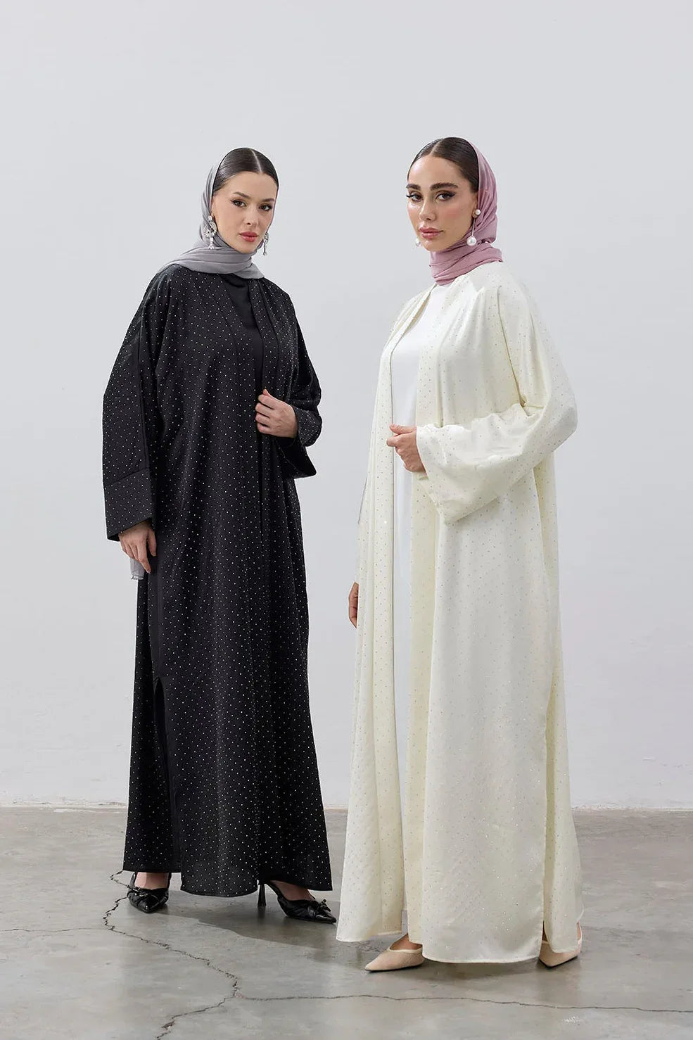 Taşlı Kum Saten Yırtmaçlı Abaya - VIADEL Atelier