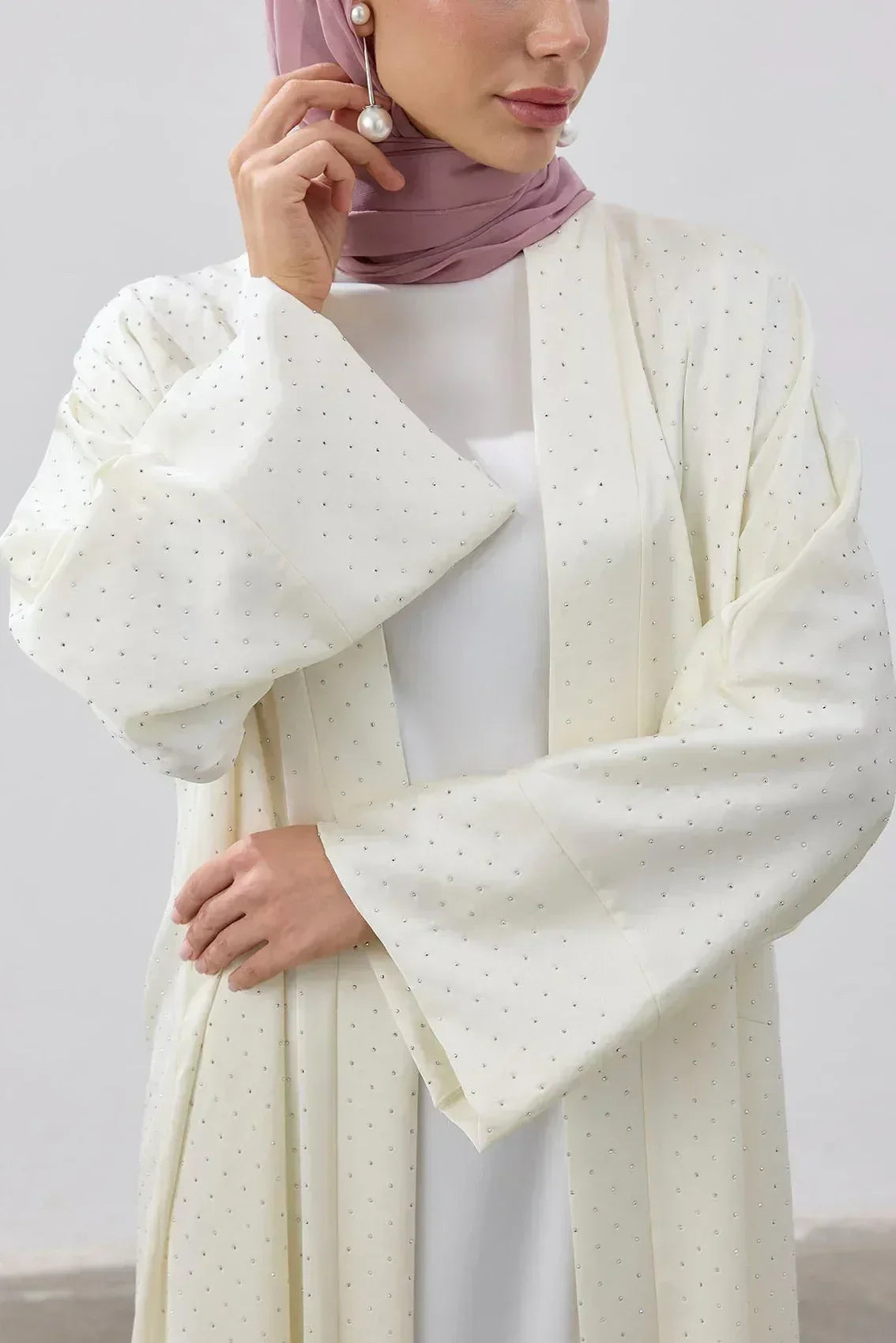 Taşlı Kum Saten Yırtmaçlı Abaya - VIADEL Atelier