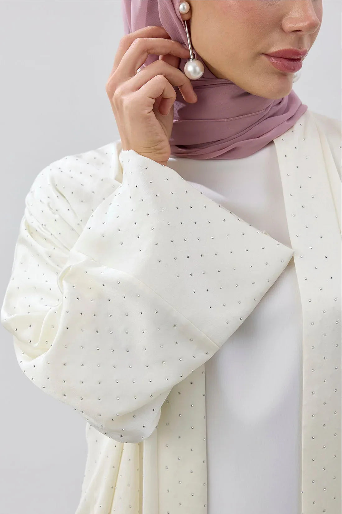 Taşlı Kum Saten Yırtmaçlı Abaya - VIADEL Atelier