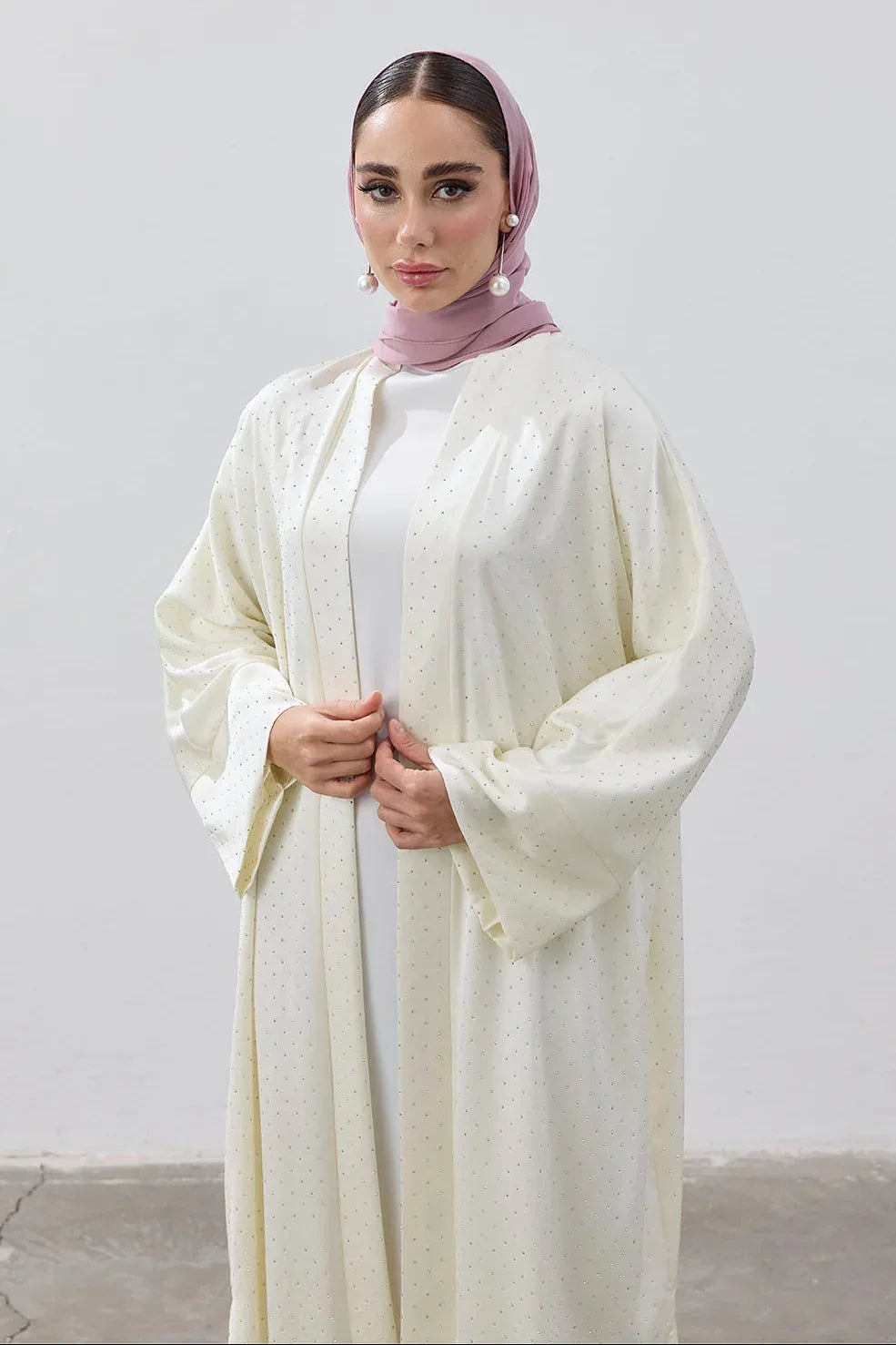 Taşlı Kum Saten Yırtmaçlı Abaya - VIADEL Atelier
