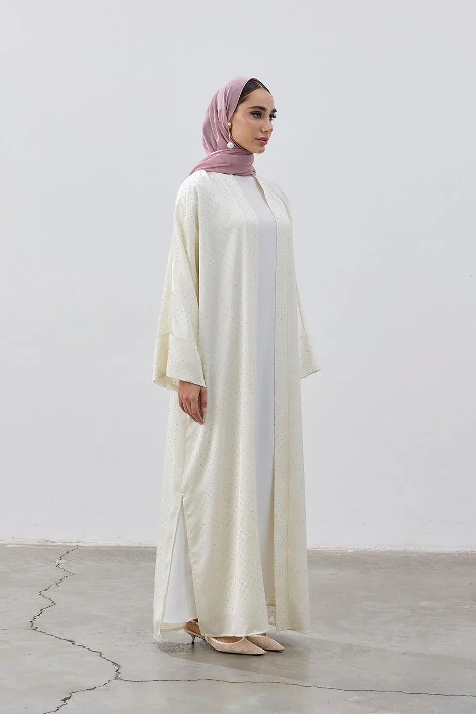 Taşlı Kum Saten Yırtmaçlı Abaya - VIADEL Atelier