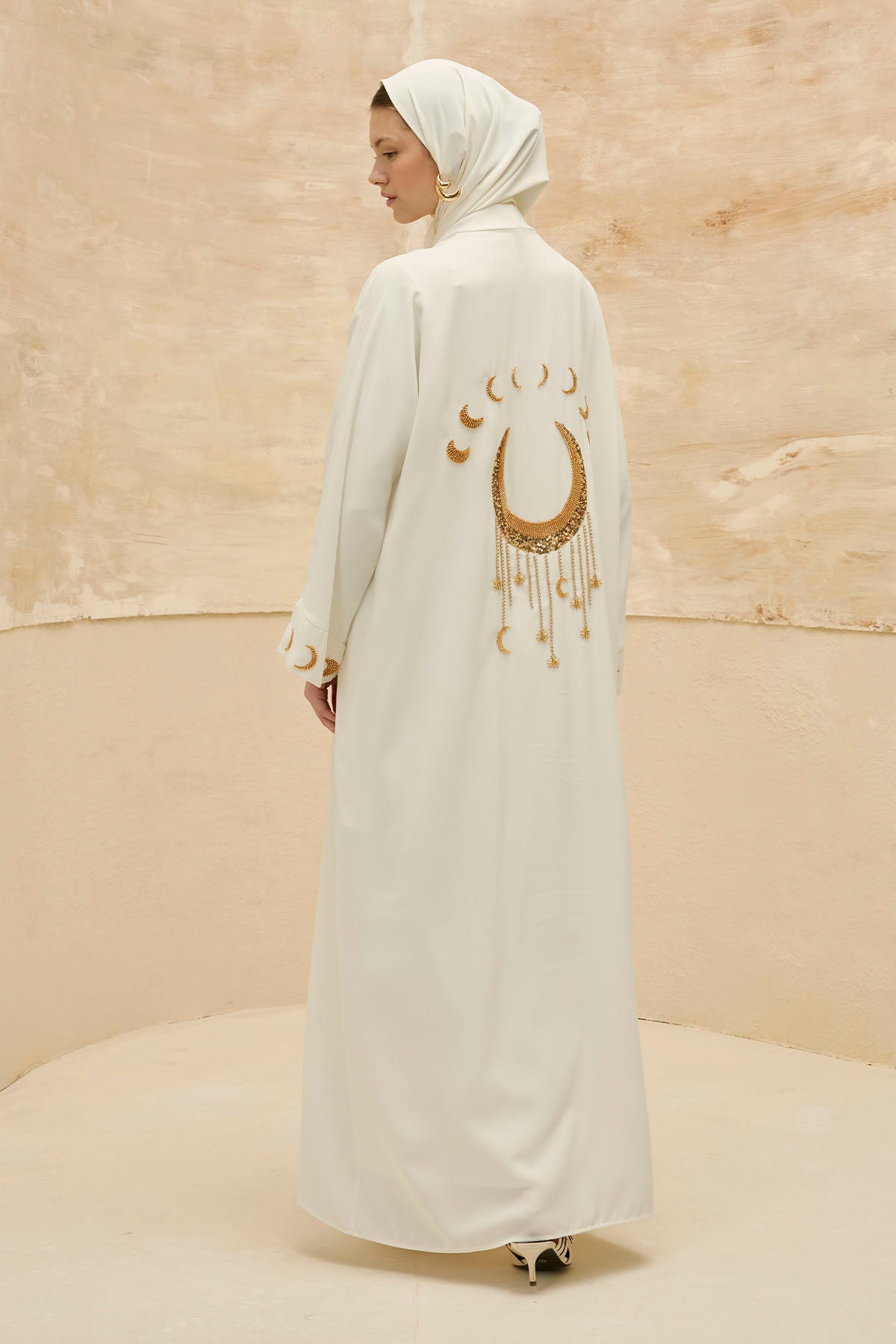 Ramazan Özel Gold Hilalin Evreleri ve Ay Yıldız İşlemeli Tesettür Uzun Beyaz Abaya