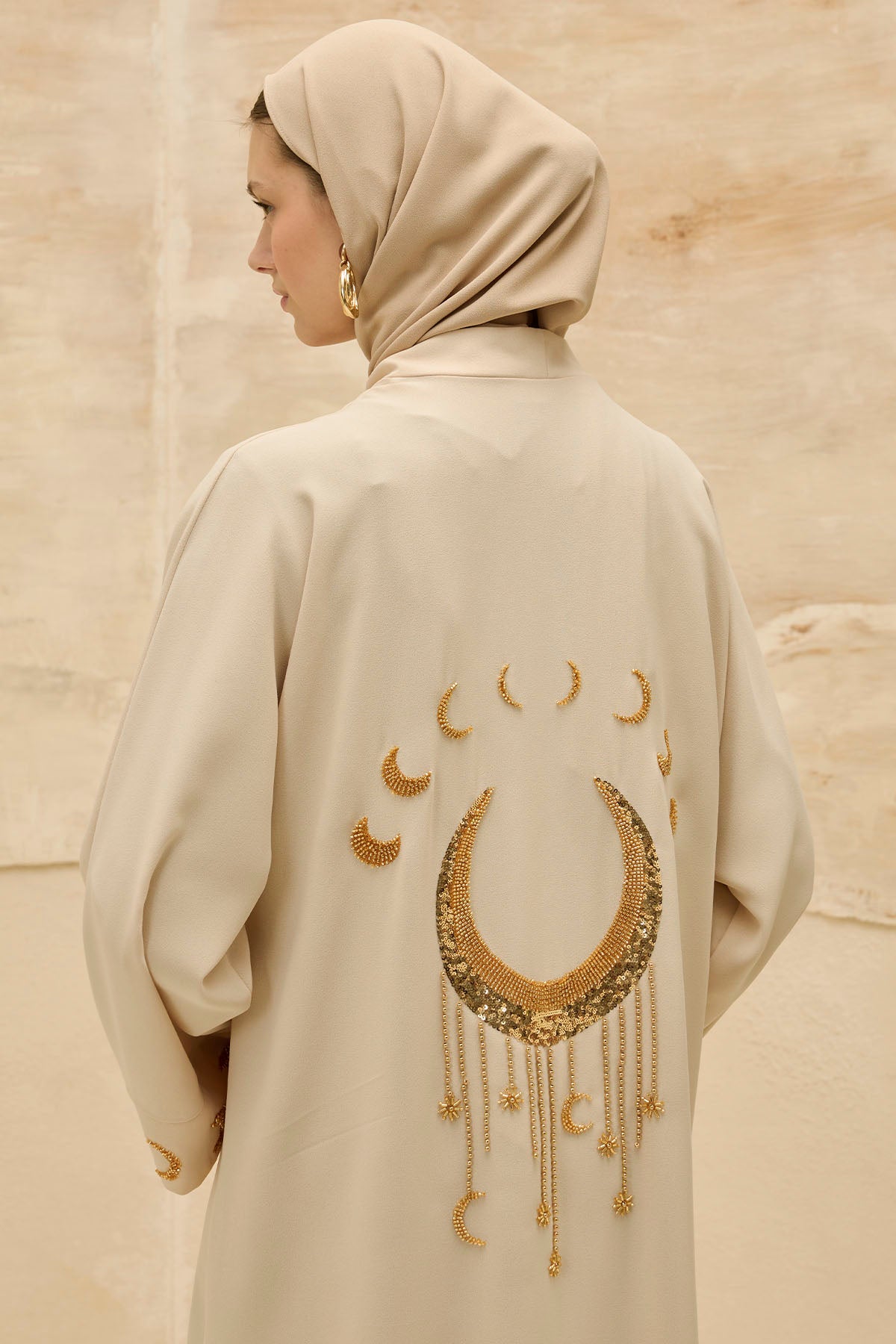 Ramazan Özel Gold Hilalin Evreleri ve Ay Yıldız İşlemeli Tesettür Uzun Bej Abaya