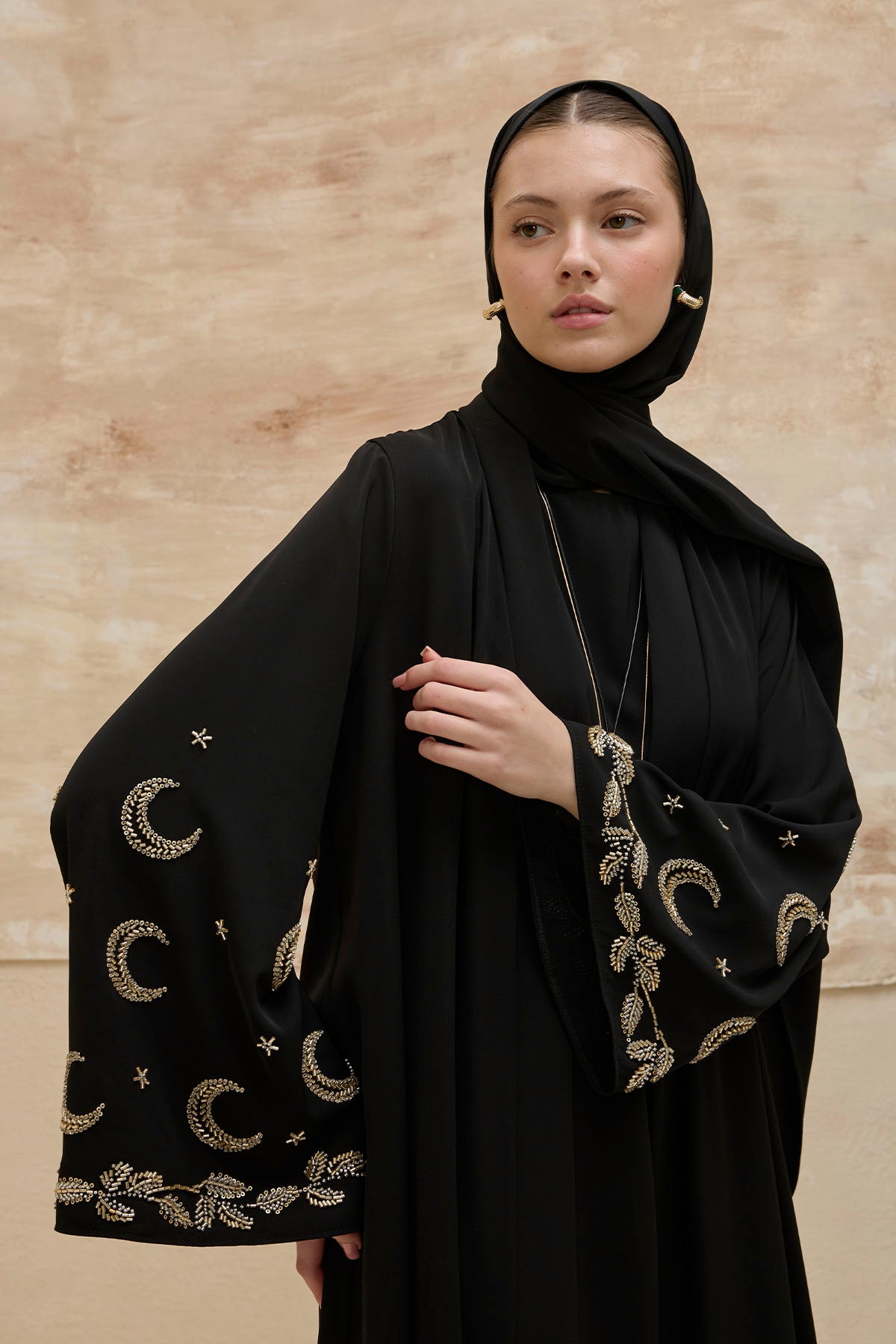 Gold Hilal Yıldız Nakışlı Tesettür Geniş Kol Uzun Siyah Abaya