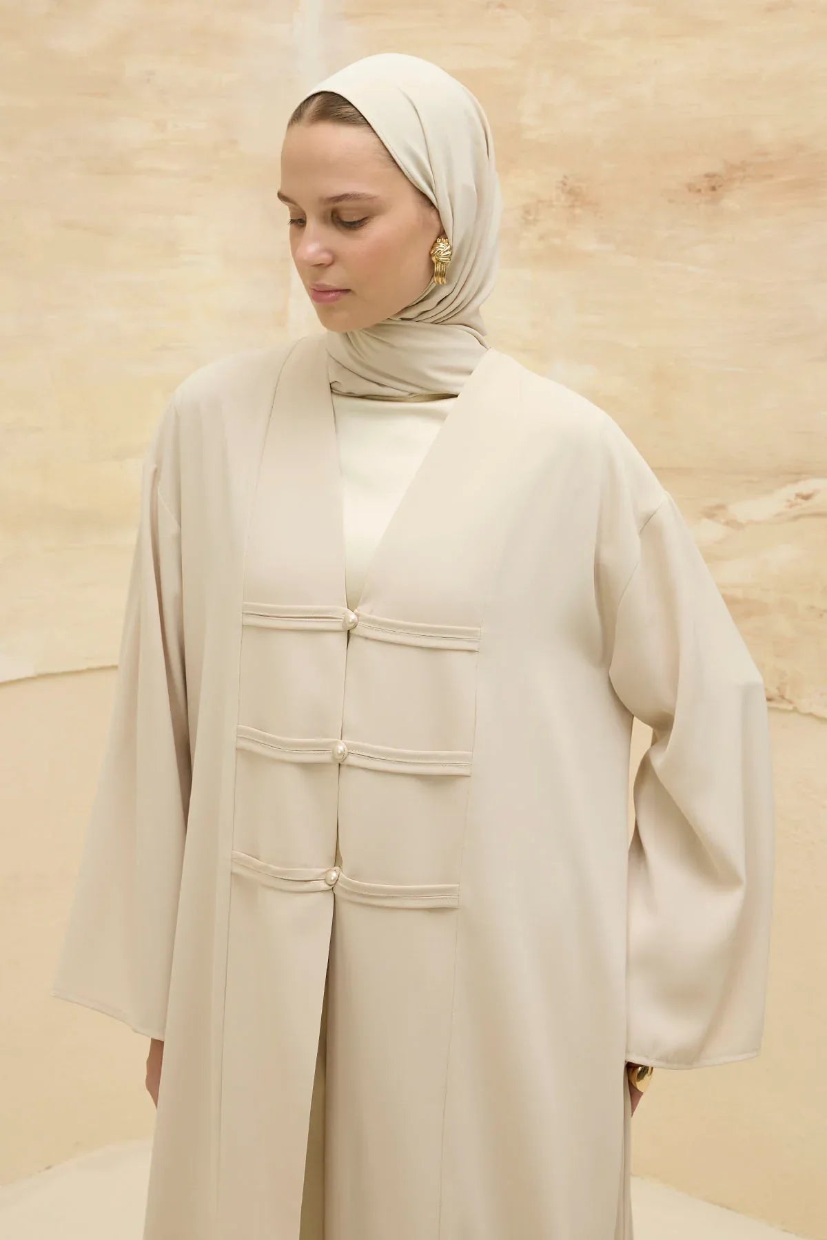 Toggle Detaylı Taş Uzun Abaya