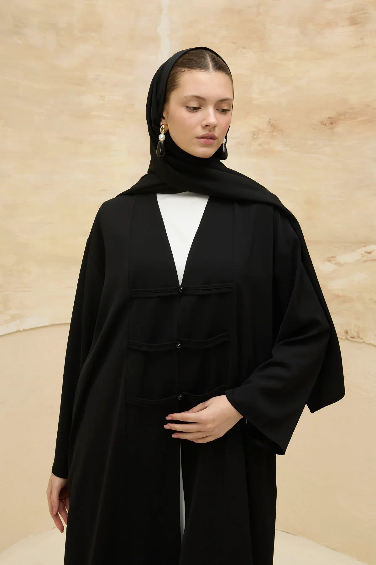 Toggle Detaylı Siyah Uzun Abaya